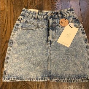 Acid washed denim skirt
